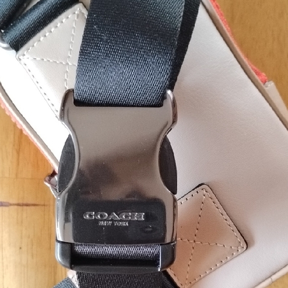 Coach Men's Multi Function Phone Bag in Cream and Red - Picture 4 of 5